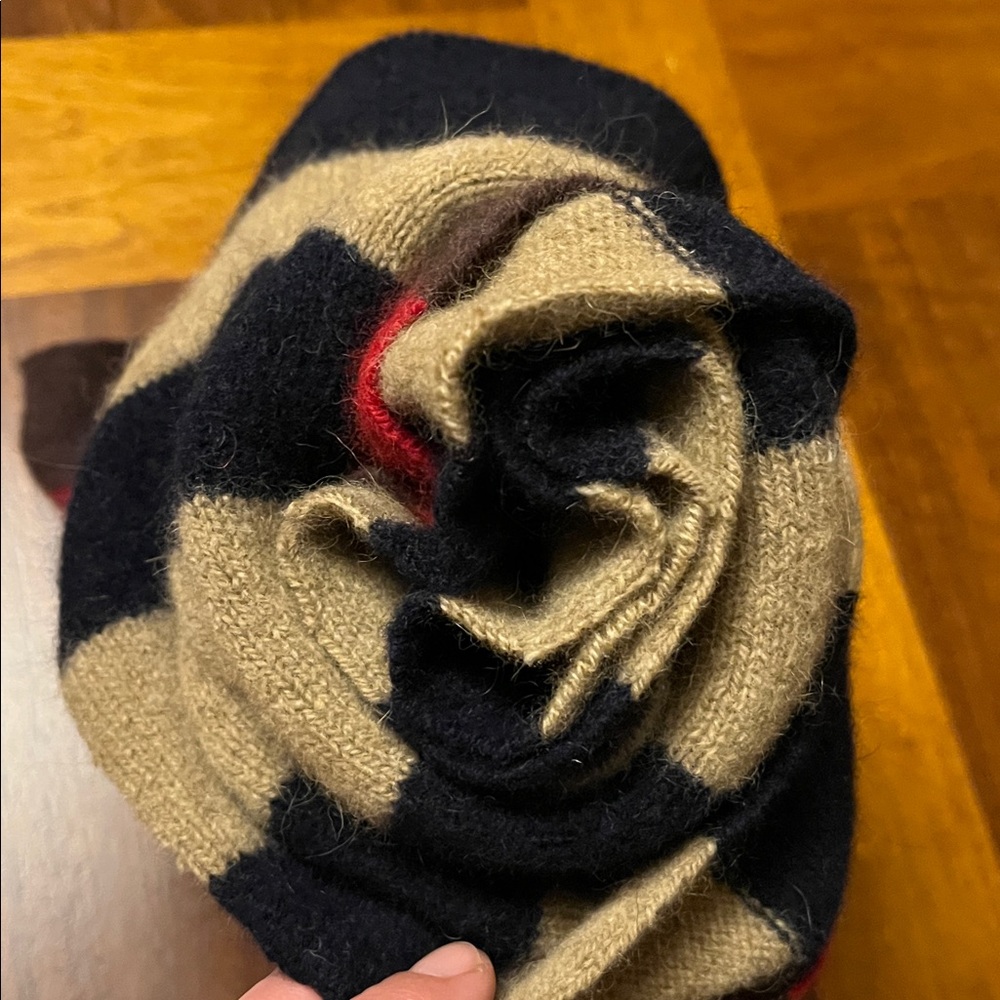 Barneys New York Striped Scarf in Beige, Navy & Red, new! Super soft - Picture 9 of 14